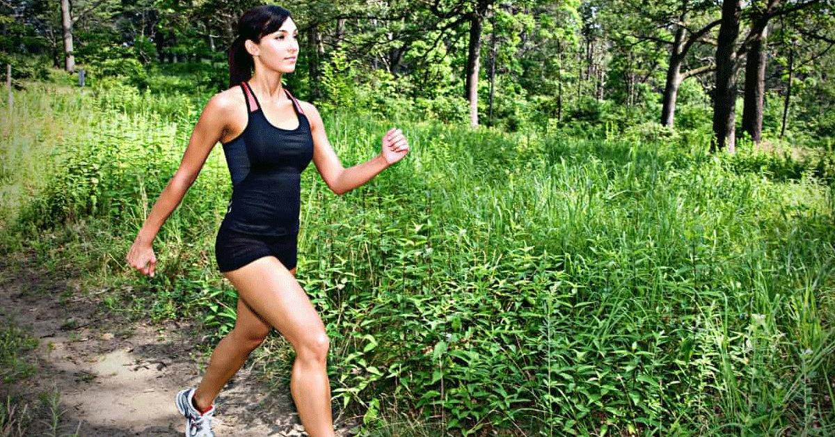 Spacer na świeżym powietrzu — zdjęcie podglądowe